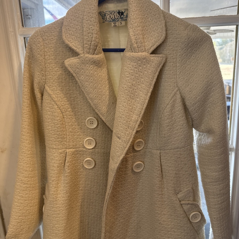 Joit coat size small warm White Or Cream Color